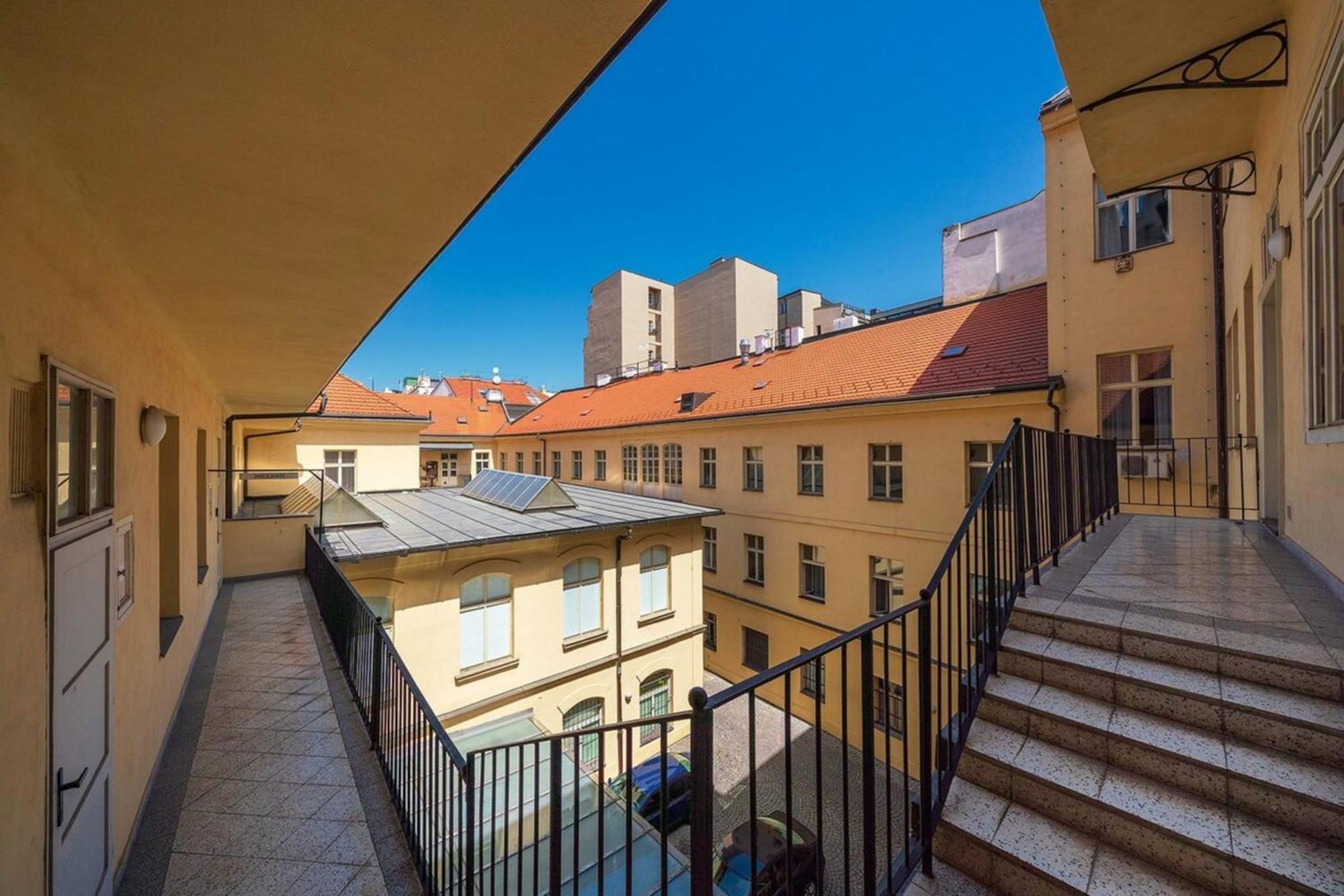 Quiet City Center Apartment In Hip & Foodie Area Praha Exteriér fotografie